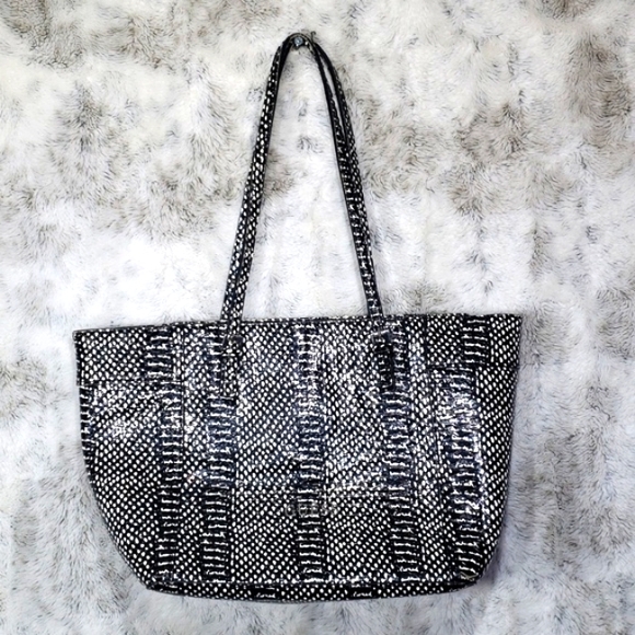 Guess Shoulder Bag Purse Metallic Sheen Snake Animal Print Black & White - Picture 1 of 17